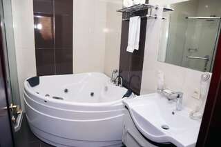 Отель Venice Hotel Complex Ереван Люкс с 2 спальнями-5